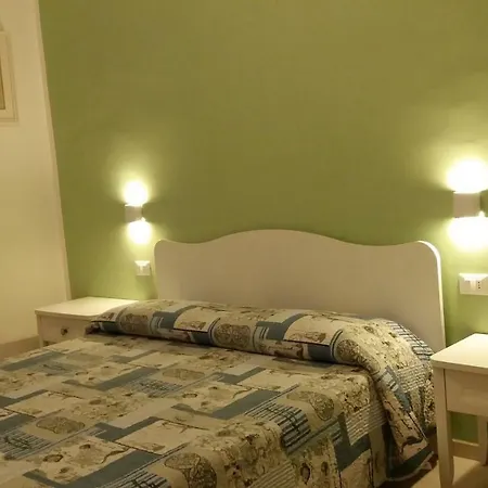 Πανσιόν Tory Sirolo